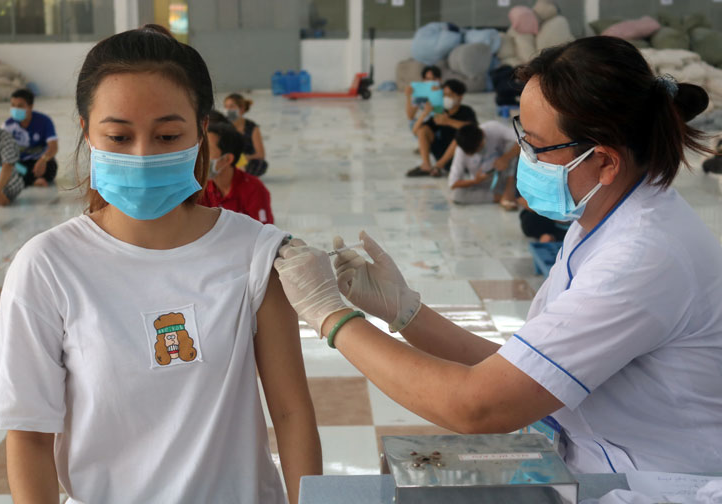 Bộ Y tế kêu gọi người dân đi tiêm vaccine phòng COVID-19; Quý I/ 2022 hoàn thành tiêm mũi 3