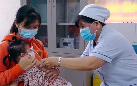 Tiêm phòng cho trẻ là biện pháp phòng bệnh ho gà hiệu quả nhất.