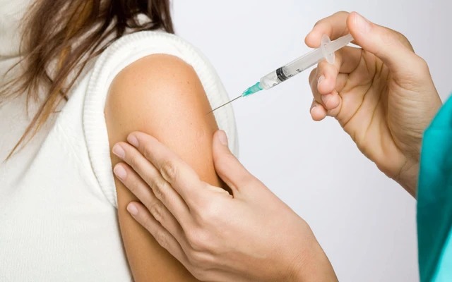 Tiêm vaccine trước khi mang thai chính là một cách hiệu quả giúp mẹ tăng cường sức đề kháng và phòng chống nhiều bệnh lý nguy hiểm cho cả mẹ và thai nhi.