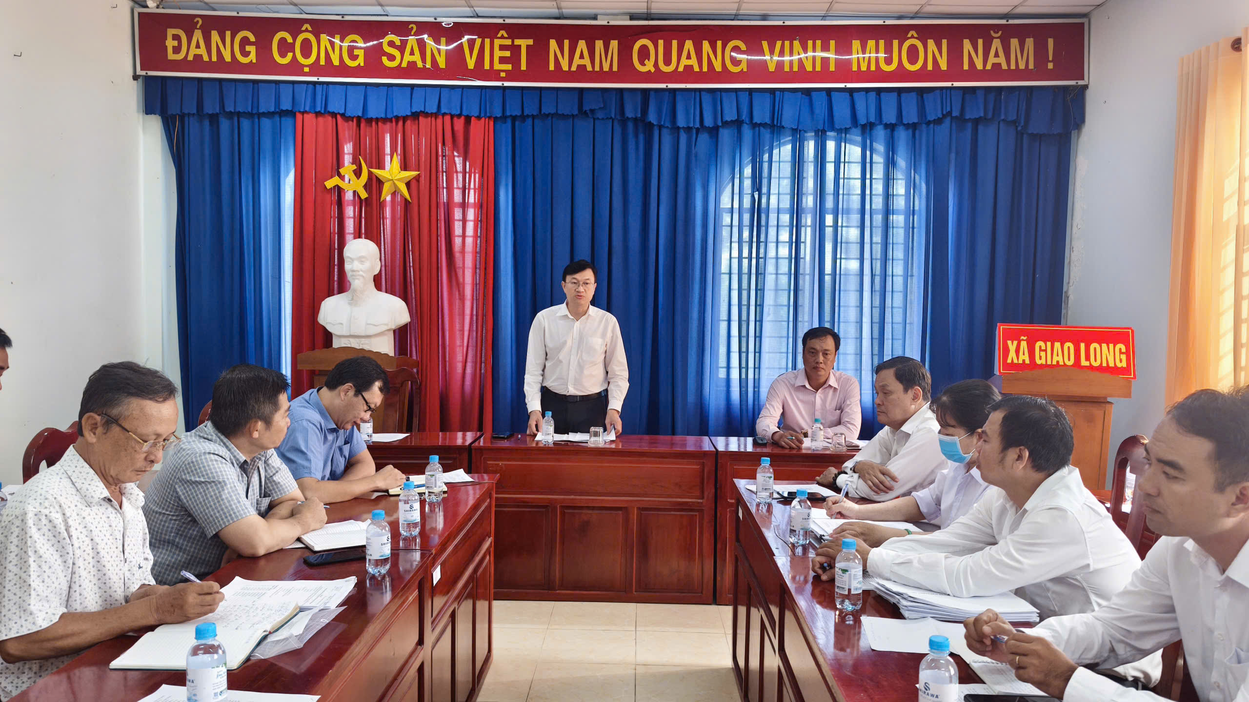 Đoàn làm việc với Trạm Y tế xã Giao Long thuộc Trung tâm Y tế khu vực Châu Thành.